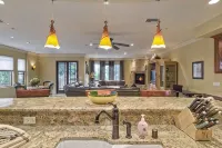 5 Star, Large, Luxury Condo in Carlsbad Village - Jacuzzi