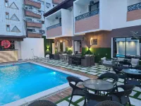 Suna' a Home Bonapriso - Kolam Renang