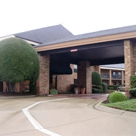 Quality Inn & Suites Searcy I-57