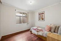 Simple & Cozy Bedroom - 2 kms to Beach, Near Shops and Bus - 2성급