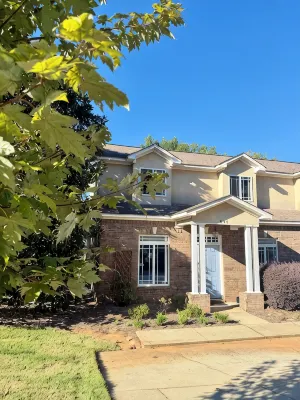 Spacious 3 Bd 3.5 Bath Auburn Townhome Only 1 Mile from Campus - Pet Friendly - 4 estrellas