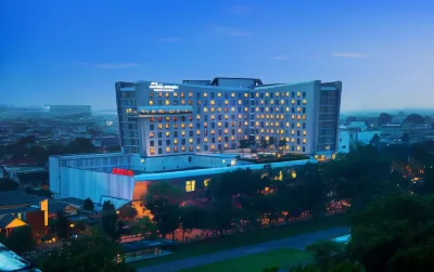 Hotel Santika Premiere Dyandra Hotel & Convention Hotel dekat Unit 7 FMIPA USU