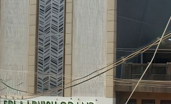 Sri Aadhish Grand Hotel