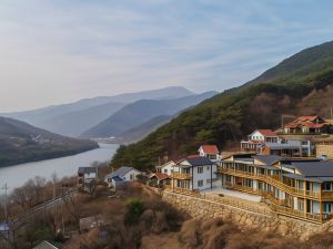 Gurye Seomjingangnaru Pension