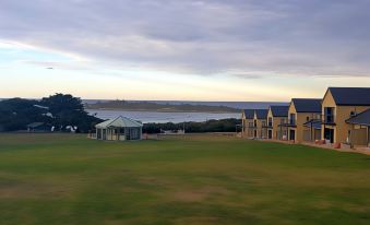 Diamond Island Resort & Bicheno Penguin Show