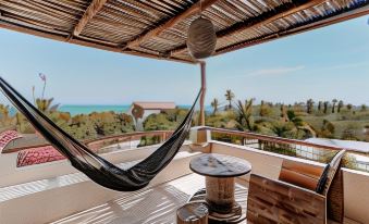 LunArena Barefoot Hotel