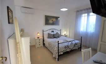 Conca Air-Conditioned Two-Room Apartment - Wi-fi in the Villa in Complete Relaxa