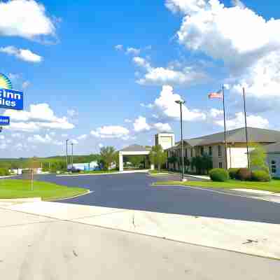 Days Inn & Suites by Wyndham Cuba Hotel Exterior