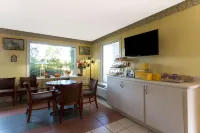 Days Inn by Wyndham Lamont/Monticello Hotels in Monticello