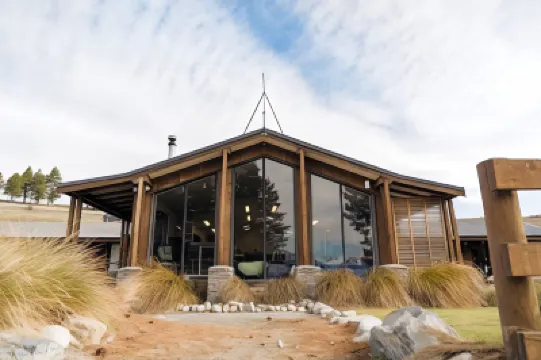 Lakes Edge Lodge Hotels near Takapō Escape - Discover Tekapo Accommodation