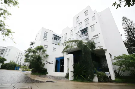 La Bella Boutique Hotel Отели рядом с достопримечательностью «Splendido Taal Golf Club»