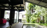 Mutiara Home Villa Hotels in Samarang