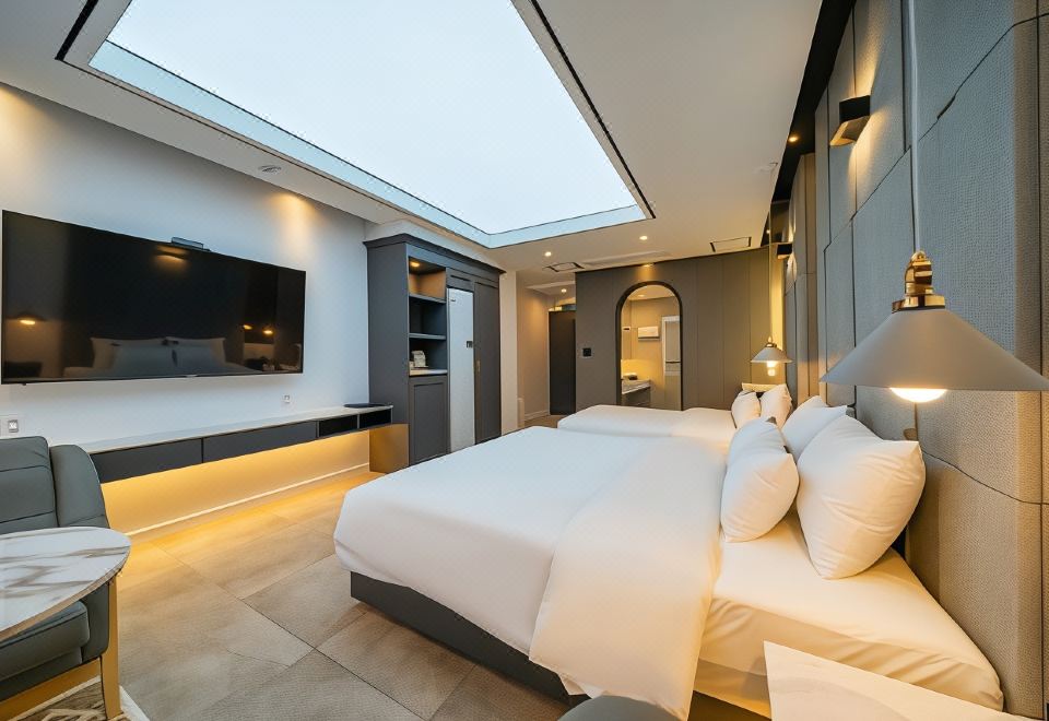 2. 호텔하이브인..