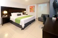 Wyndham Garden Guadalajara Acueducto Hotels in San Francisco Tesistan