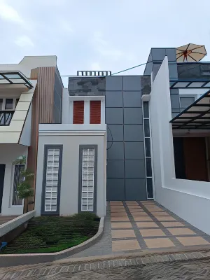 Villa Keluarga Royal Arois Dekat Jatim Park 3 Hotels in Junrejo