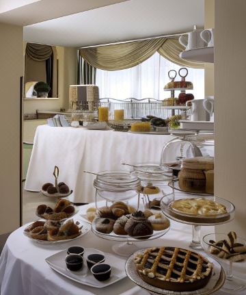 1. 콜로나 팰리스..