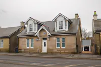 Knight's Rest Guest House Hoteles en Caldercruix