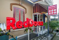 RedDoorz At Golden Inn Tugu Yogyakarta