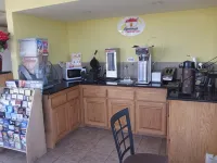 Super 8 by Wyndham Lubbock Civic Center North - sarapan