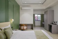 The Grand Neelam - 3 ดาว