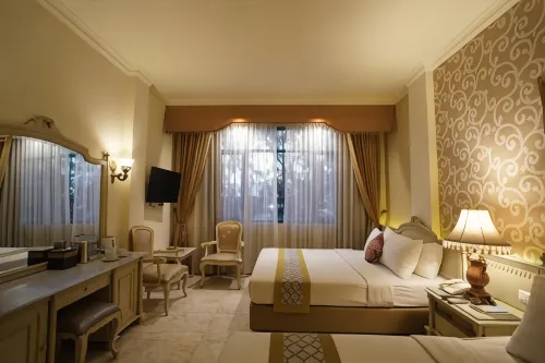 Hotel Indah Palace Solo - vasca da bagno