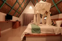 Makarma Resort Lombok - Beach