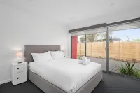 Phillip Island Townhouses Hotels in Cowes