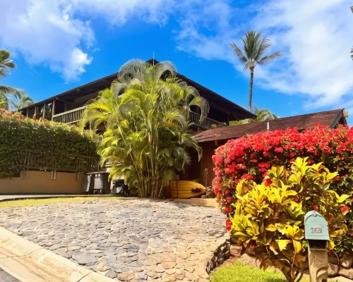 Maui What a Wonderful World Bed & Breakfast Hotels near Poolenalena Beach