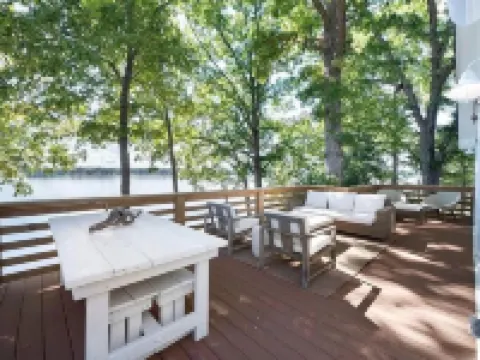 Newly renovated beauty on main lake with sunrise to sunset panoramic views!