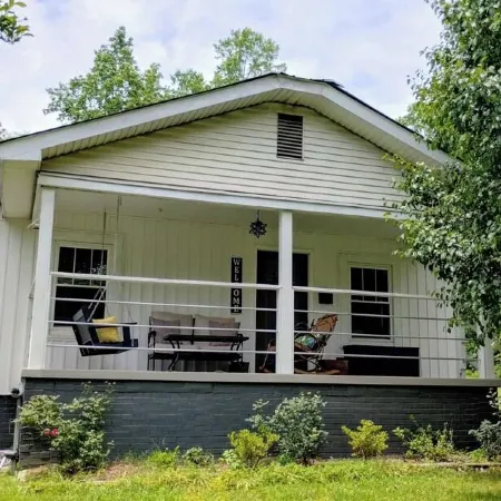 Charming cottage Pet Friendly 1 BR Tranquil Steele Wifi Отели в г. Сент-Клэр