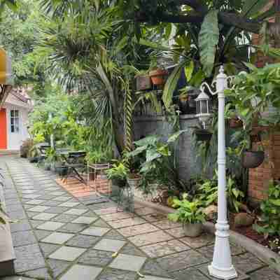 Ndalem Bu Fit Villa Hotel Exterior
