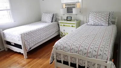 Beach 0.7 Mi Walk to Craigville & Covell. Central A/C, Bikes 3 Day Min Nov-June Hotels near Craigville Beach, Barnstable