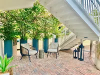 Southwinds Inn by the Gold Nests - Inns