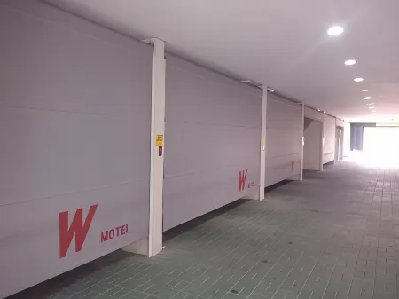 Gyeongju Bulgooksa W Drive-in Motel Отели рядом с достопримечательностью «Гробница Вонсон-вана в Кёнджу»