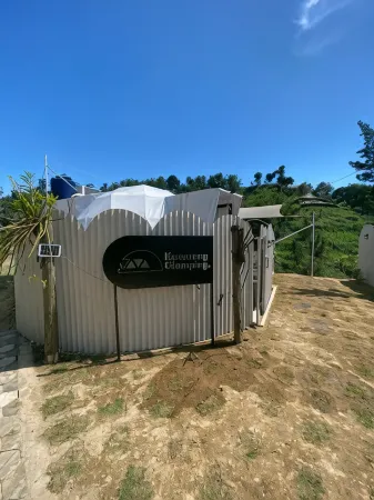 Kawoeng Glamping Отели в г. Cisarua