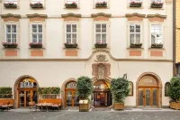 Iron Gate Hotel & Suites Prague by Bhg Hotel in zona Orologio astronomico di Praga
