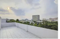 Nuab House - Near Fortis, Max, Medanta, Paras Hospitals and Huda Metro - Hostels