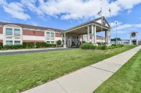 Days Inn & Suites by Wyndham Roseville/Detroit Area