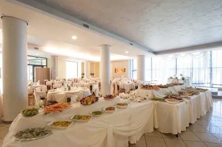 Hotel le Ginestre Отели в г. Tocco da Casauria