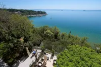 Hotel Riviera & Maximilian's - 4-Star