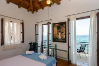 Waveside Sanctuary - Luxurious Seastone Villa - 4-Star