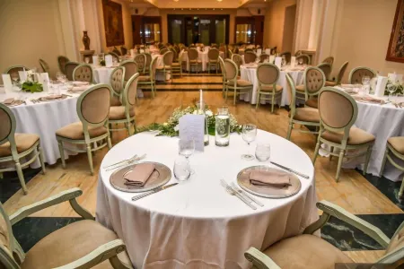 LH Hotel Domus Caesari Отели рядом с достопримечательностью «Кастель-Гандольфо»