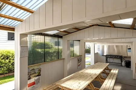 Discovery Parks - Mornington Hobart Отели рядом с достопримечательностью «The Peter Rabbit Garden»