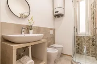 Elegante 8 Posti Vicino Alla Stazione - Grey e Blu Hotels in Grignano