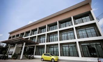 Pornsiri Hotel Sisaket - Housity