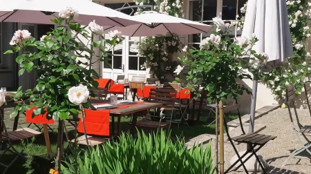 Logis Hôtel Restaurant Relais de la Mothe Отели в г. Йзёр-Сюр-Крёз