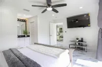 Lovely 2-bedroom condo in Margate with WiFi, AC Hotels near Value Pawn & Jewelry