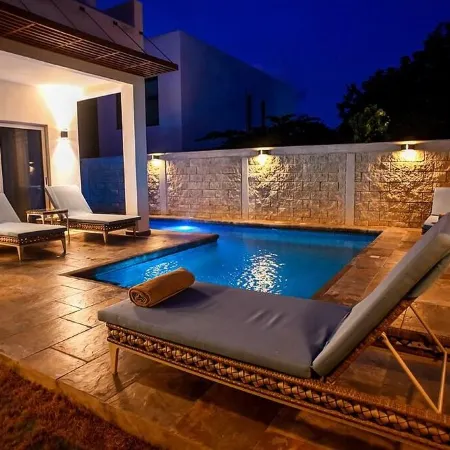 Beautiful 5-Room Villa w/Private Pool in Puerto Morelos — 5 min from the beach!
