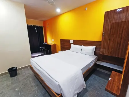 Udupi Deluxe Lodge Gulbarga Отели в г. Гулбарга
