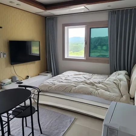Saejaemin Pension in Jeongeup Отели рядом с достопримечательностью «Общественный стадион в Чонгыпе»